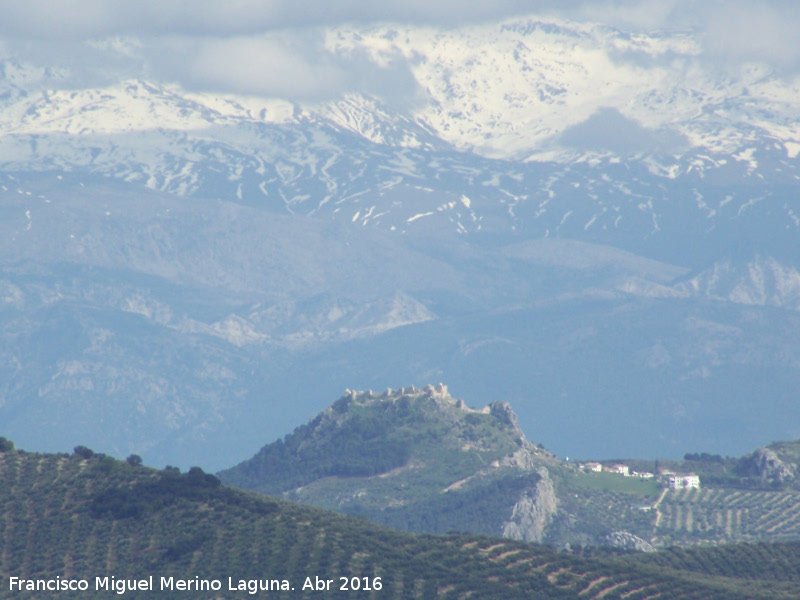 Castillo de Mocln - Castillo de Mocln. Con Sierra Nevada al fondo