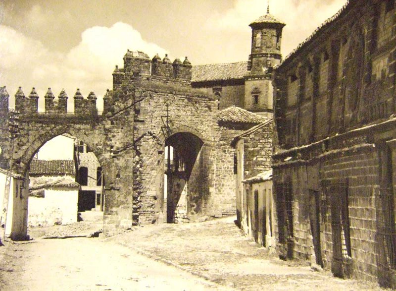 Arco de Villalar y Puerta de Jan - Arco de Villalar y Puerta de Jan. Foto antigua