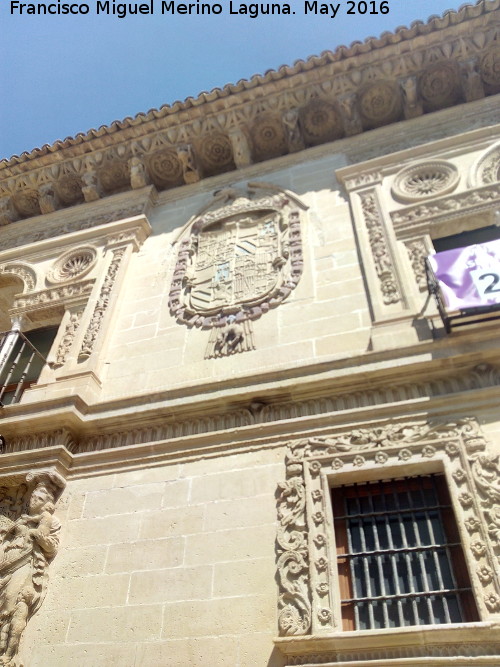 Ayuntamiento de Baeza - Ayuntamiento de Baeza. Escudo imperial