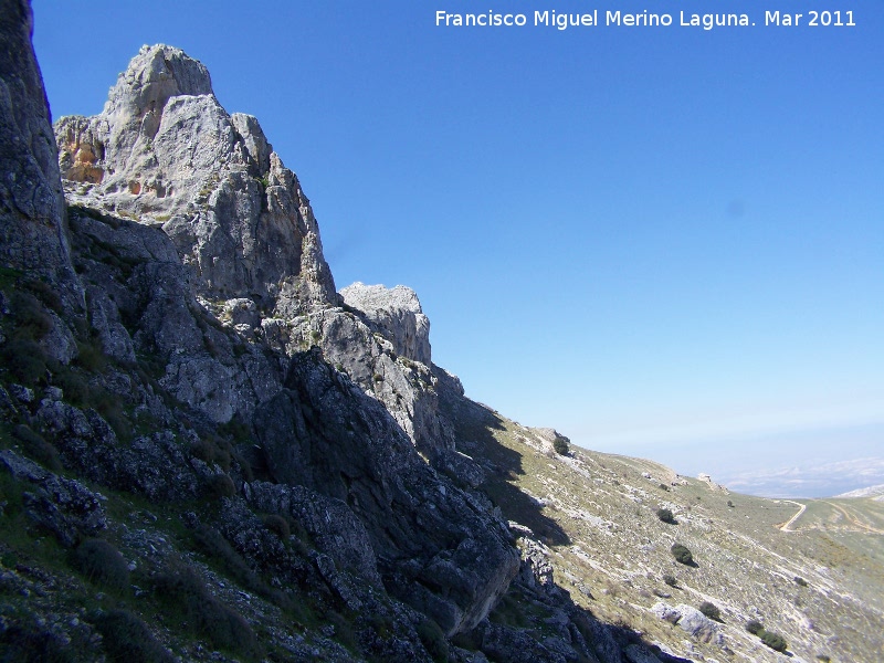 La Mella - La Mella. Desde la mella el refugio de montaa al fondo