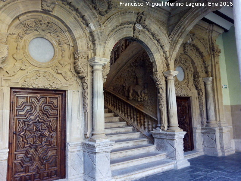 Palacio de Jabalquinto - Palacio de Jabalquinto. Escalera