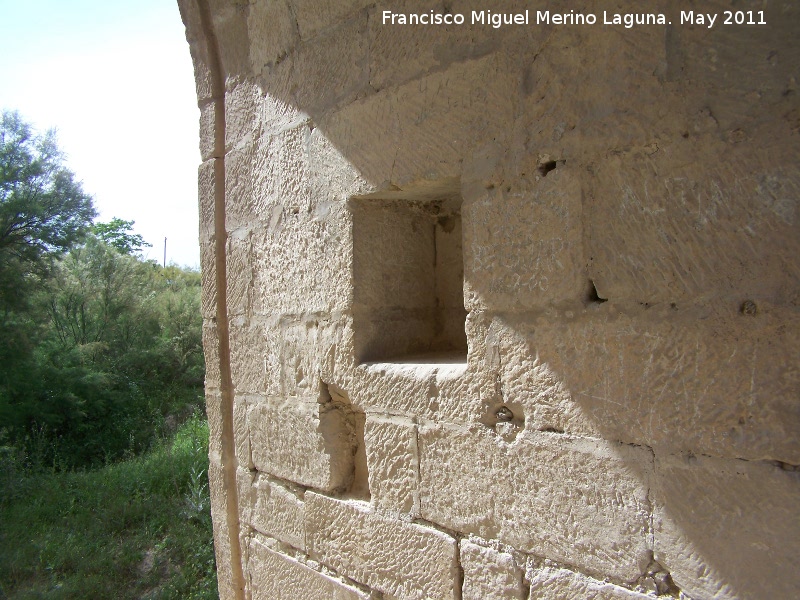 Puente de Mazuecos - Puente de Mazuecos. Hueco en la pared