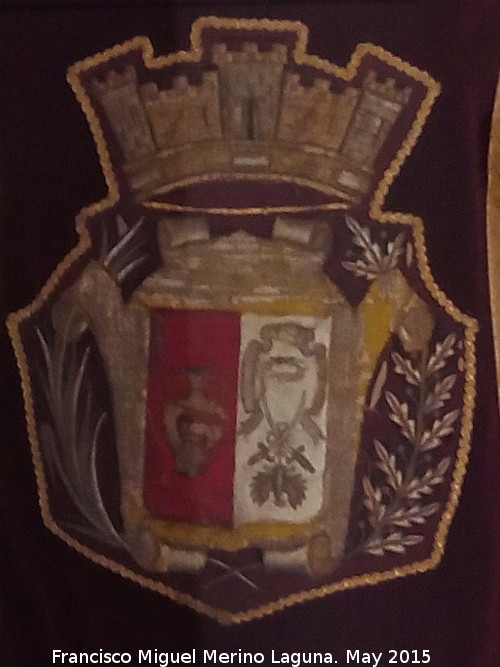 Bailn - Bailn. Escudo en el traje de macero