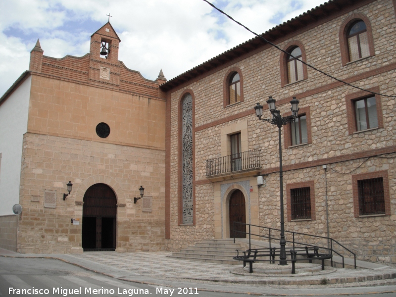 Edificio del Centro Parroquial - Edificio del Centro Parroquial. Junto a la Iglesia del Santo Cristo de la Misericordia