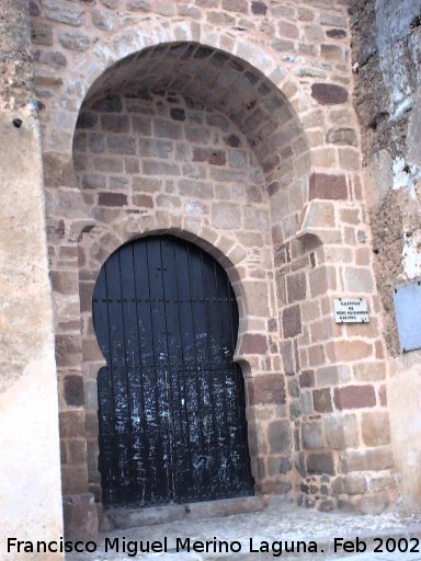 Castillo de Baos de la Encina - Castillo de Baos de la Encina. Puerta principal