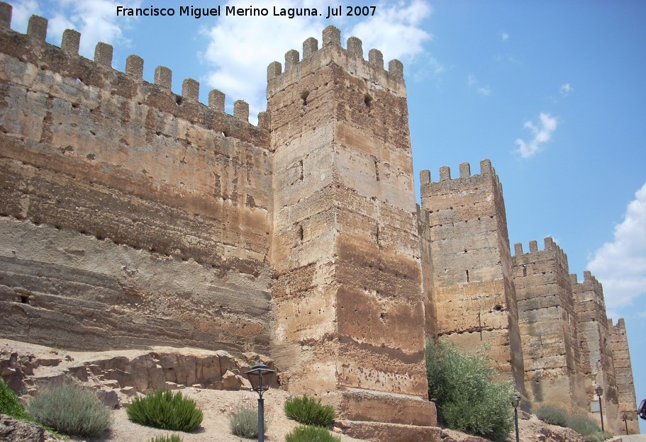 Castillo de Baos de la Encina - Castillo de Baos de la Encina. Murallas