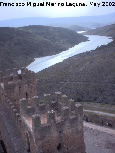 Castillo de Baos de la Encina - Castillo de Baos de la Encina. El pantano del Rumblar desde la Torre del Homenaje