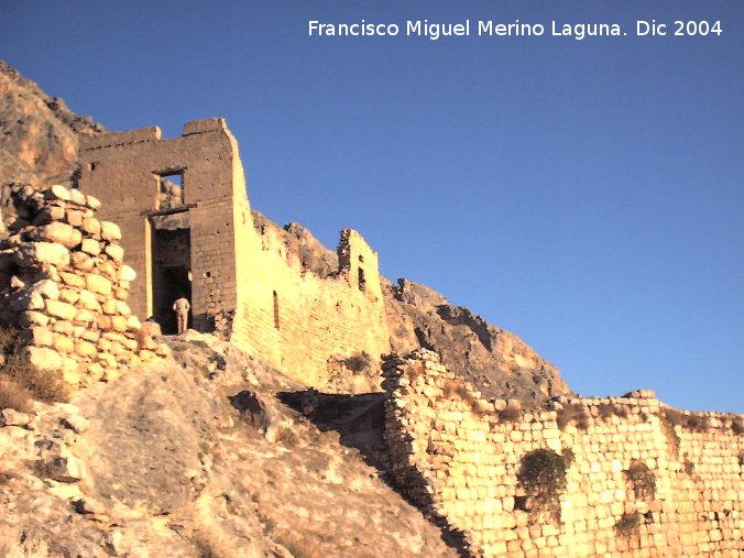 Castillo Nuevo de Bedmar - Castillo Nuevo de Bedmar. El Alcazarejo y las murallas