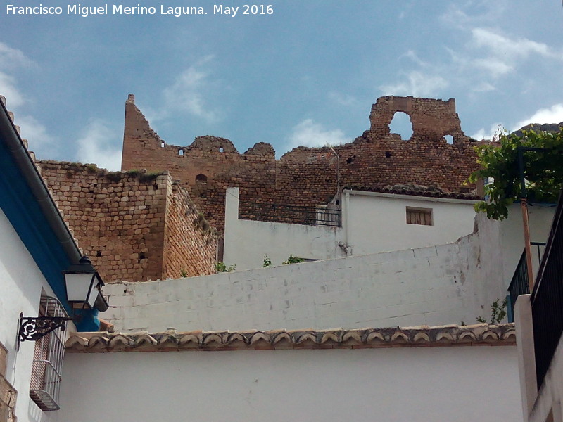 Castillo Nuevo de Bedmar - Castillo Nuevo de Bedmar. Sobre las casas del pueblo