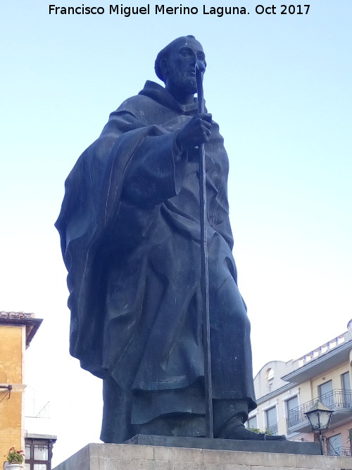 San Juan de la Cruz - San Juan de la Cruz. Estatua en Caravaca de la Cruz