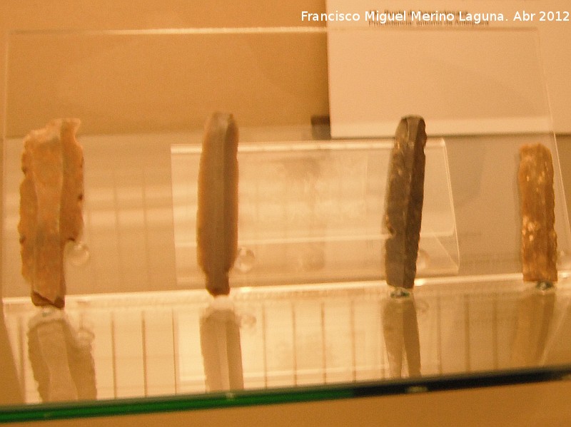 Loma del Cortijo Quemado - Loma del Cortijo Quemado. Cuchillos de silex. Museo Municipal