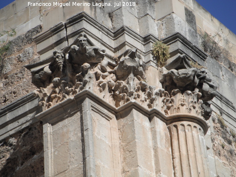 Iglesia de Santa Mara - Iglesia de Santa Mara. Detalle de los capiteles de la torre