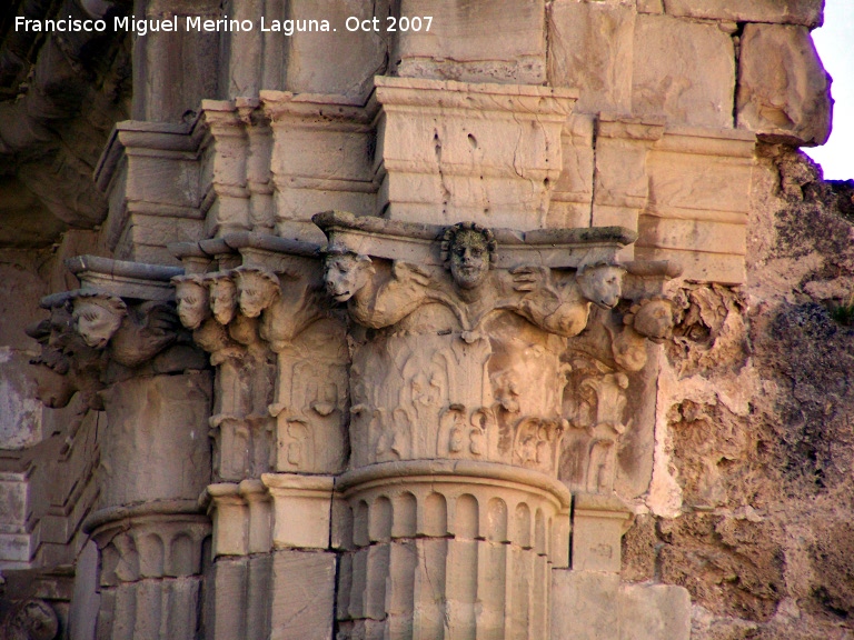 Iglesia de Santa Mara - Iglesia de Santa Mara. Capiteles de la derecha del Altar Mayor