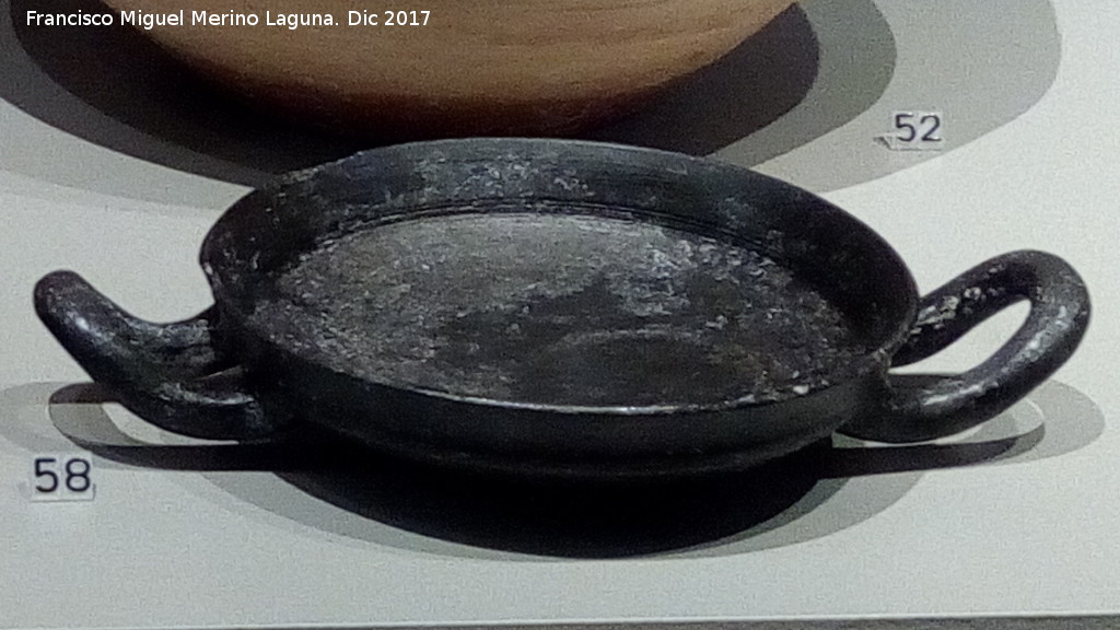 Las Atalayuelas - Las Atalayuelas. Kylix tipo Copa Cstulo. Tumba de la Cabeza de Toro. Museo Ibero de Jan