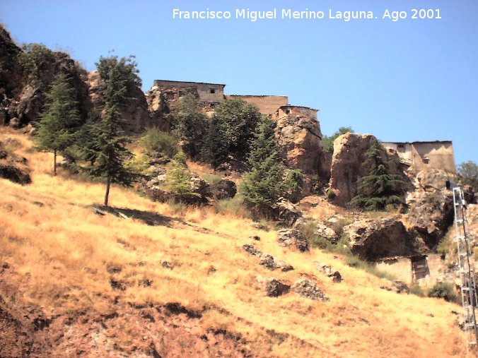 Muralla de Hornos - Muralla de Hornos. Aprovechamiento de la muralla por parte de las casas