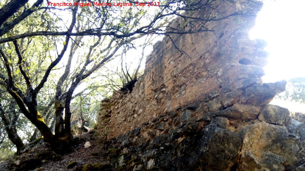 Castillo de Bujaraizar - Castillo de Bujaraizar. Muralla