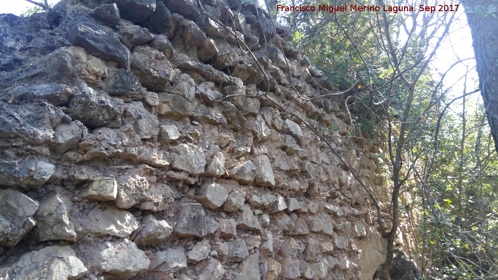 Castillo de Bujaraizar - Castillo de Bujaraizar. Muralla extramuros