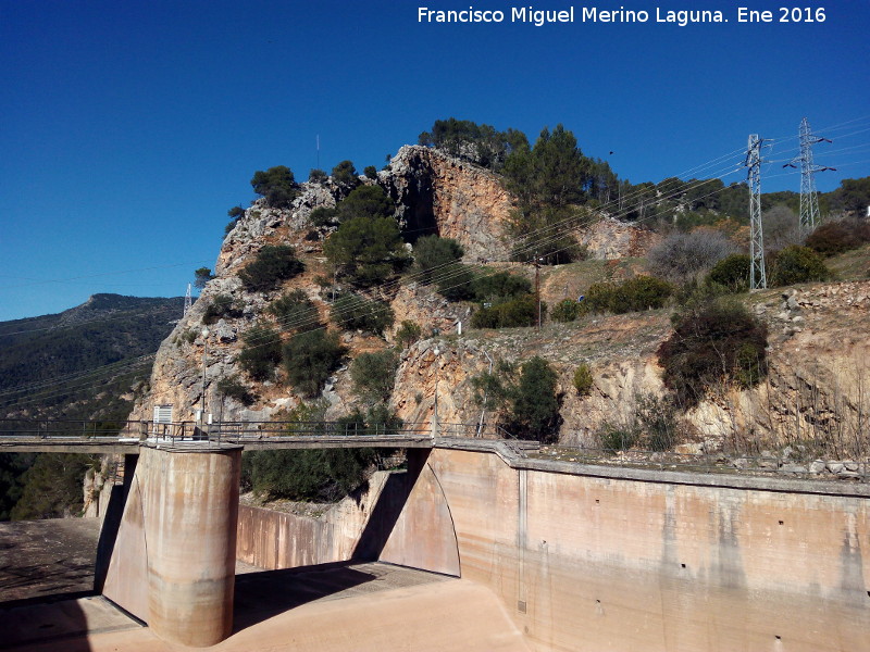 Pantano del Tranco - Pantano del Tranco. Aliviadero