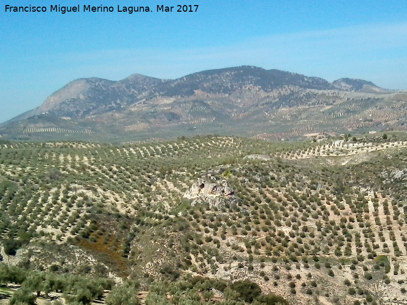 Castillo de Ruicerezo - Castillo de Ruicerezo. Con el Pico de la Laguna al fondo