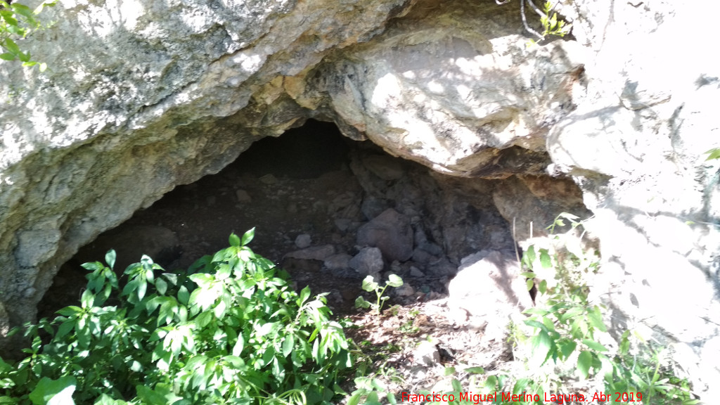 Cerro Miguelico - Cerro Miguelico. Cueva