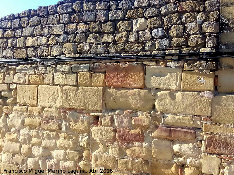 Palacio de Jabalquinto - Palacio de Jabalquinto. Sillares en los muros del jardn huerto