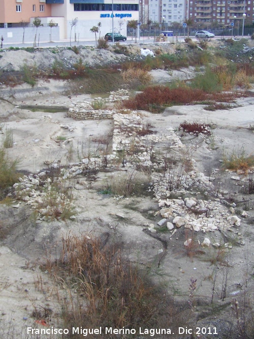 Marroques Bajos - Marroques Bajos. Muralla con bastiones circulares