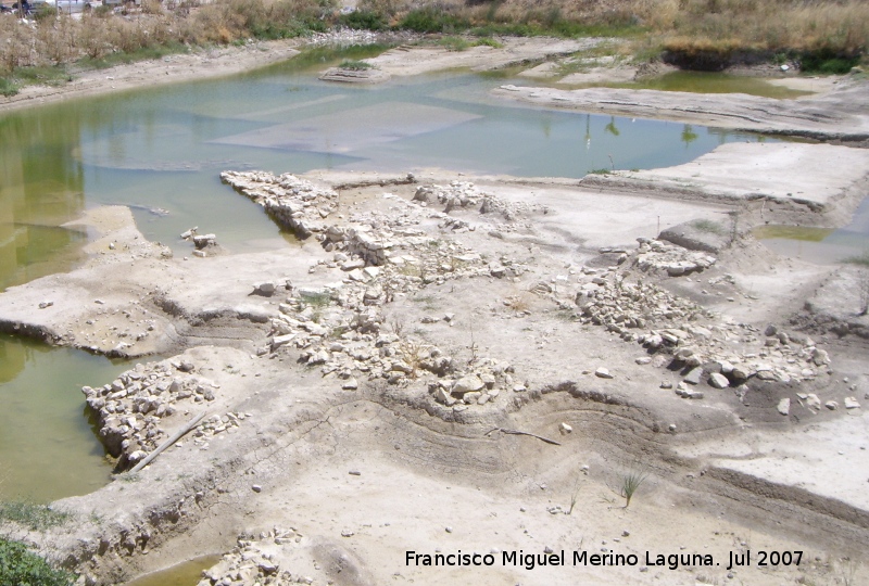 Marroques Bajos - Marroques Bajos. Murallas con bastines circulares uno inundado