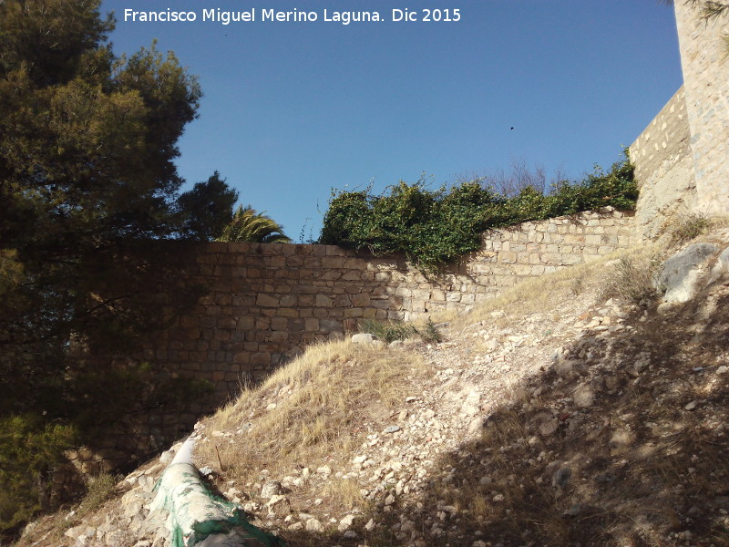 Castillo de Abrehuy - Castillo de Abrehuy. Muralla reconstruida del quiebro de la piscina