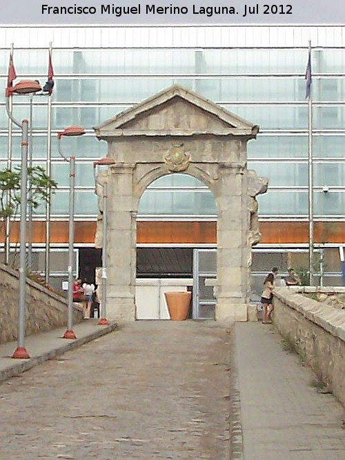 Cuartel de Antiguones - Cuartel de Antiguones. Antigua portada