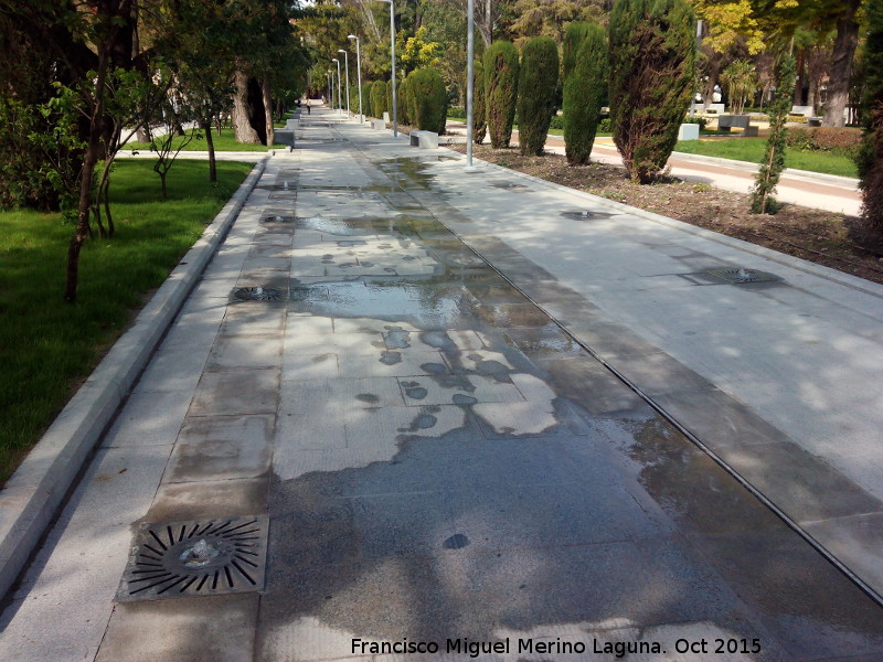 Paseo de la Alameda - Paseo de la Alameda. Polmicas fuentes a ras de suelo