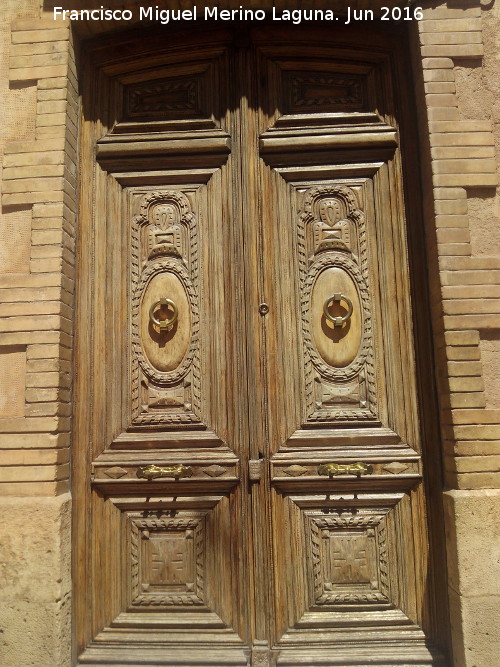 Puerta - Puerta. Calle Ramn y Cajal - Navas de San Juan