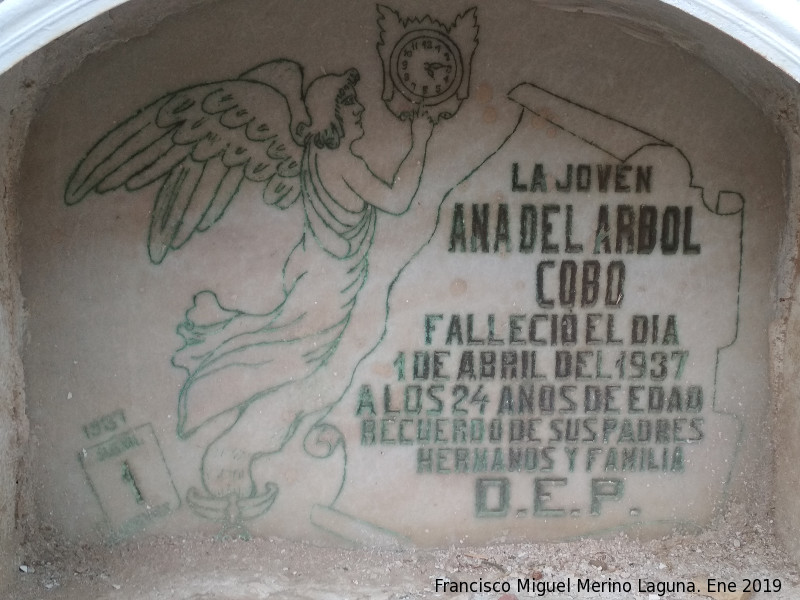 Cementerio de San Eufrasio - Cementerio de San Eufrasio. Tumba de una fallecida del Bombardeo de Jan, mostrando el da y la hora del bombardeo