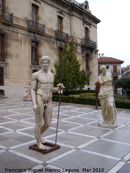 Palacio de la Diputacin - Palacio de la Diputacin. Exposicin de bellas artes en su puerta