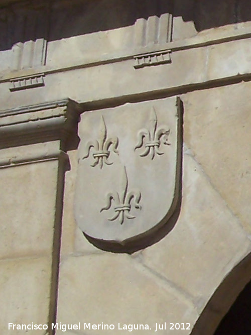 Palacio de Don Luis de la Cueva - Palacio de Don Luis de la Cueva. Escudo izquierdo