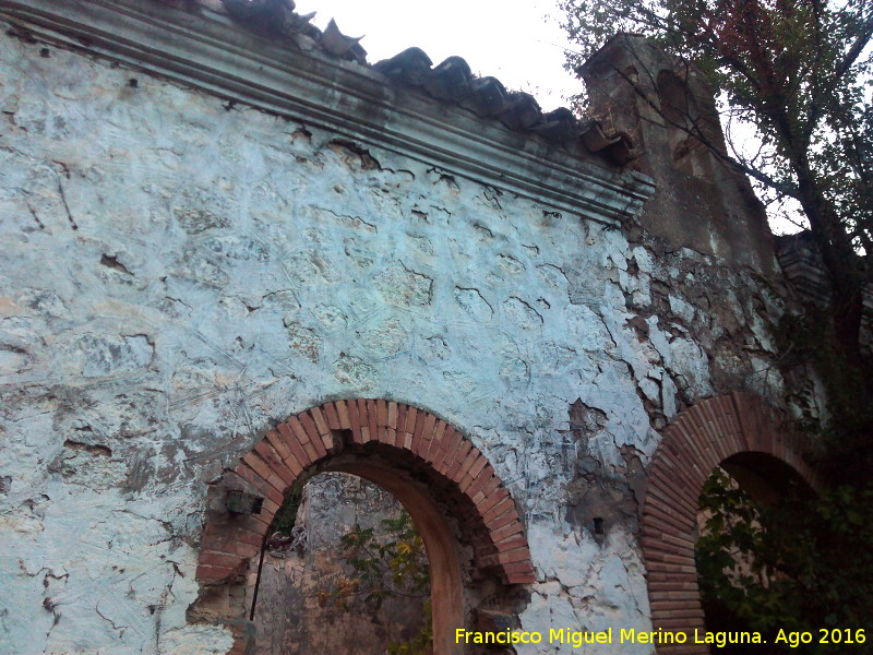 Ermita de Jabalcuz - Ermita de Jabalcuz. Cornisa