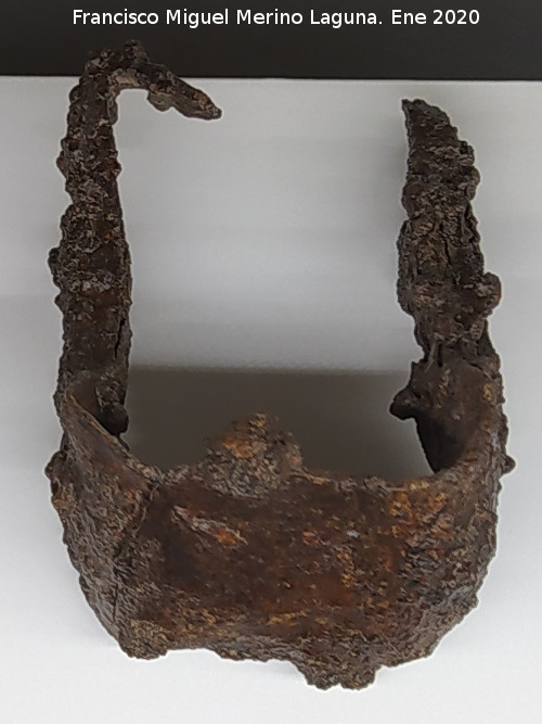 Palacio ibero del Cerro de la Merced - Palacio ibero del Cerro de la Merced. Pieza de agarre del gozne de una puerta. Exposici�n en el Museo Ibero de Ja�n