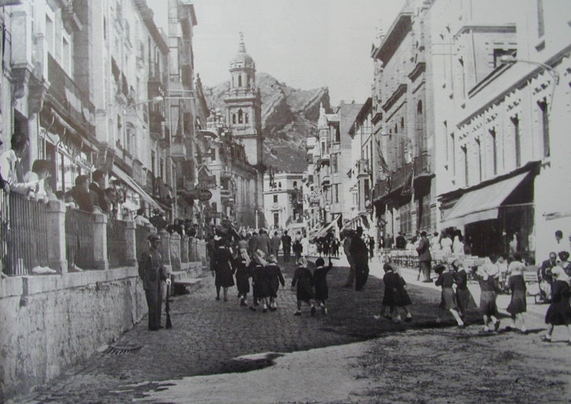 Calle Bernab Soriano - Calle Bernab Soriano. El Corpus, ao 1956. Fotografa de Manuel Romero Avila IEG