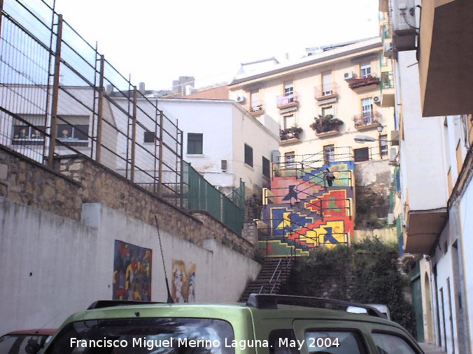 Calle Cao del Agua - Calle Cao del Agua. La valla de la izquierda pertenece al Colegio Ruiz Jimnez