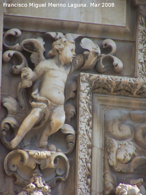 Catedral de Jan. Fachada - Catedral de Jan. Fachada. Putit de la izquierda del bajorelieve de la Asuncin