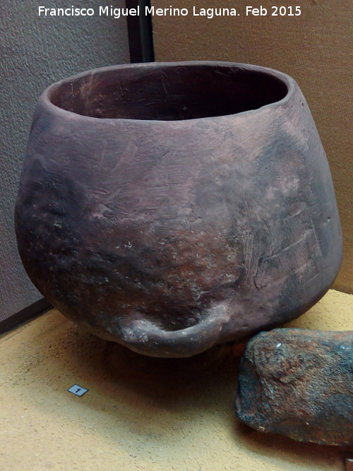 Cstulo. Necrpolis de los Patos - Cstulo. Necrpolis de los Patos. Olla neoltica. Museo Arqueolgico de Linares