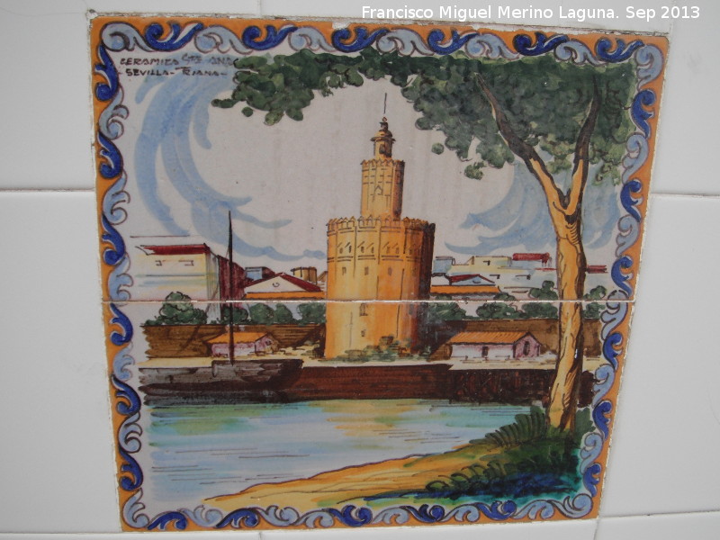 Casa de Juanito Valderrama - Casa de Juanito Valderrama. Azulejos sevillanos rescatados del patio