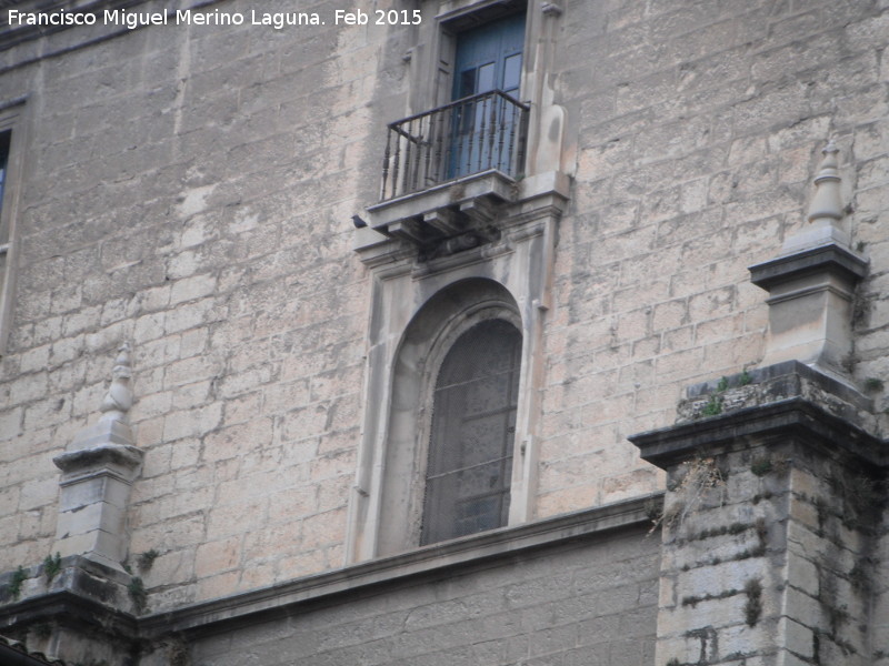 Catedral de Jan. Capilla de Santiago - Catedral de Jan. Capilla de Santiago. Ventana cegada en el cerramiento de cabecera