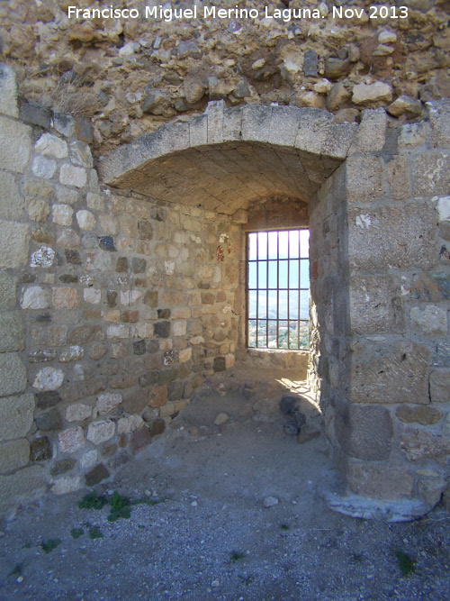 Castillo de La Guardia. Muralla - Castillo de La Guardia. Muralla. Ventana abierta en la muralla