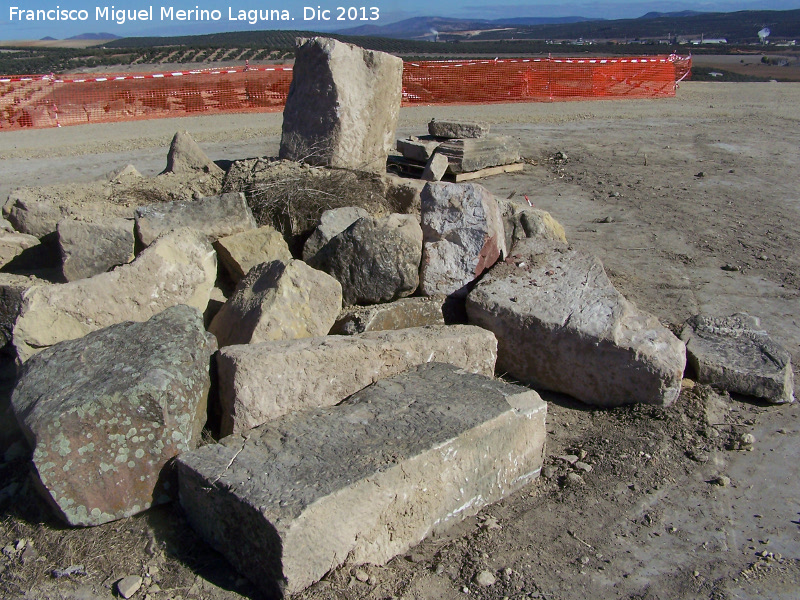 Cstulo. Puerta del Len - Cstulo. Puerta del Len. Bloques de piedra extrados de la excavacin de la puerta