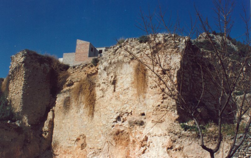 Muralla de Jan. Torren desmochado - Muralla de Jan. Torren desmochado. Torren antes de desmochar y de que se hiciera el edificio ante la muralla