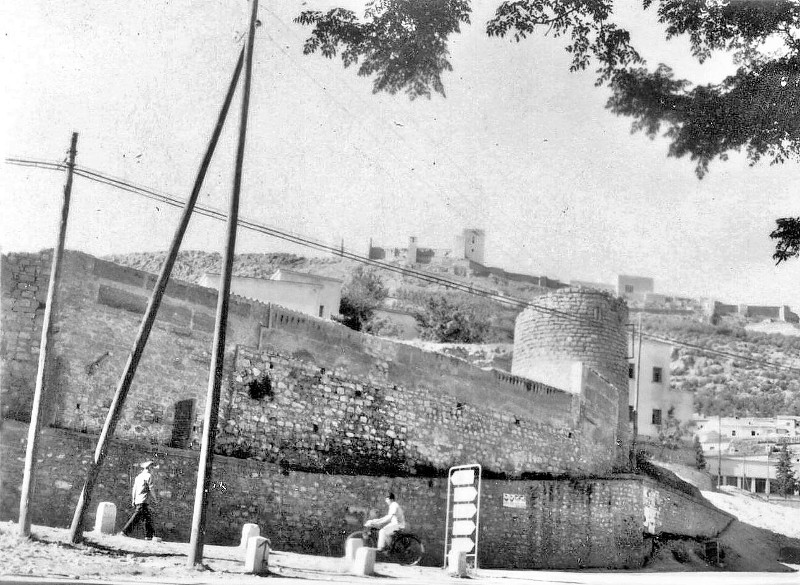 Muralla de Jan. Lienzo desaparecido del Torren Cilindrico al Torren D - Muralla de Jan. Lienzo desaparecido del Torren Cilindrico al Torren D. Foto antigua