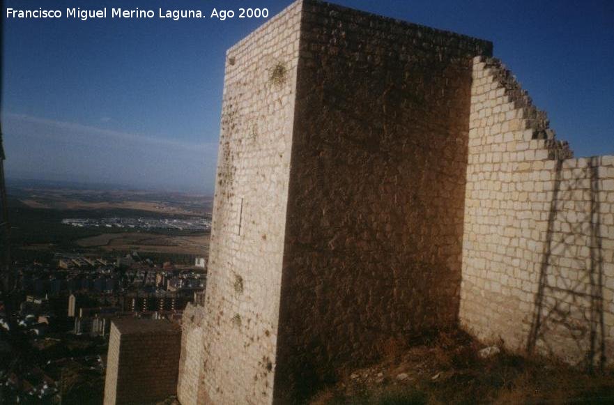 Muralla de Jan. Torren de Vendrines - Muralla de Jan. Torren de Vendrines. Desde extramuros