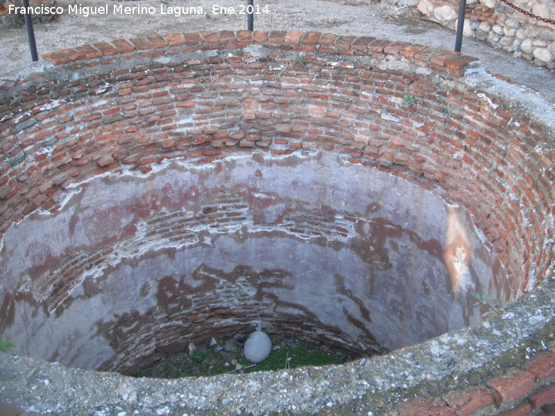 Castillo de Salobrea. Alcazaba - Castillo de Salobrea. Alcazaba. Silo lateral