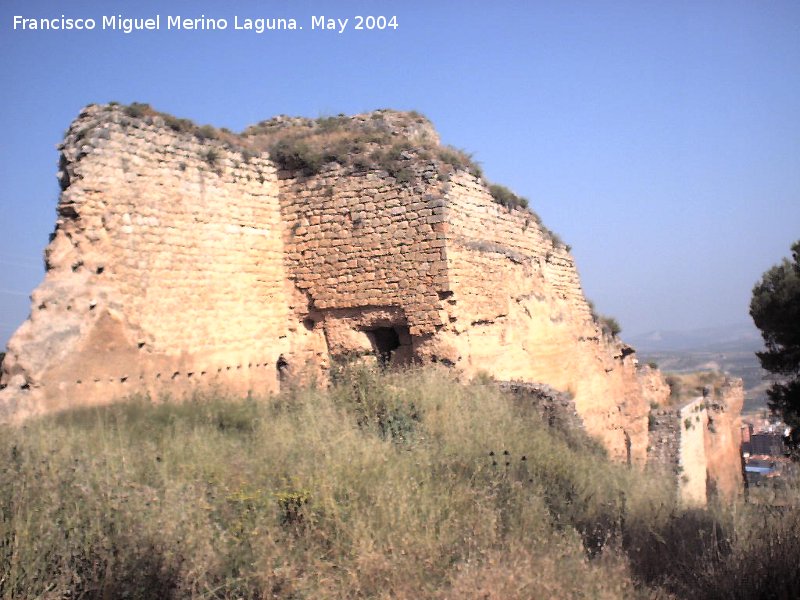 Muralla de Jan. Torren Esquinero - Muralla de Jan. Torren Esquinero. Sobre la cmara subterrnea se puede apreciar el quiebro que hace la muralla