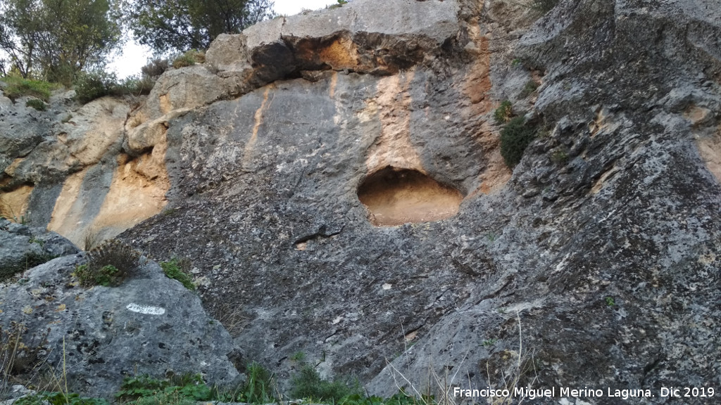 Cerro de Santa Catalina - Cerro de Santa Catalina. Abrigo pequeo en la ladera norte